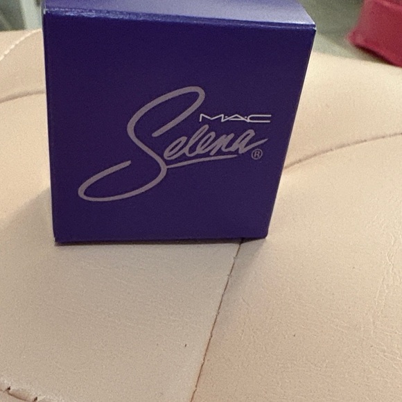 MAC Selena Eyeshadow A76 - “Selena” - New sealed - Picture 2 of 5